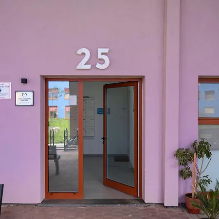 Amber's Cozy Place アパート ティラナ