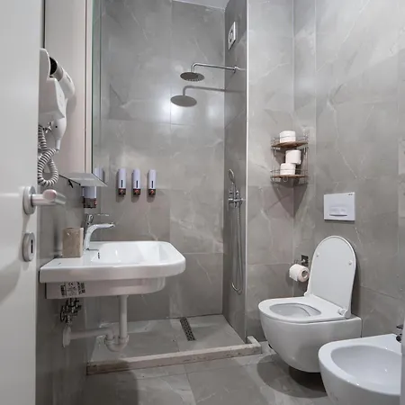 アパート Amber's Cozy Place ティラナ